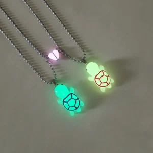 2 pieces/set Luminous pink peach heart glow-in-the-dark turtle couple necklace ladies fashion gift jewelry