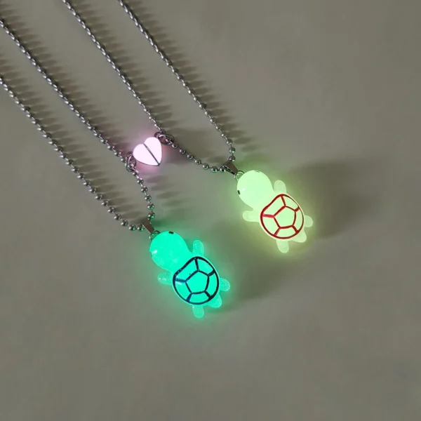 2 pieces/set Luminous pink peach heart glow-in-the-dark turtle couple necklace ladies fashion gift jewelry