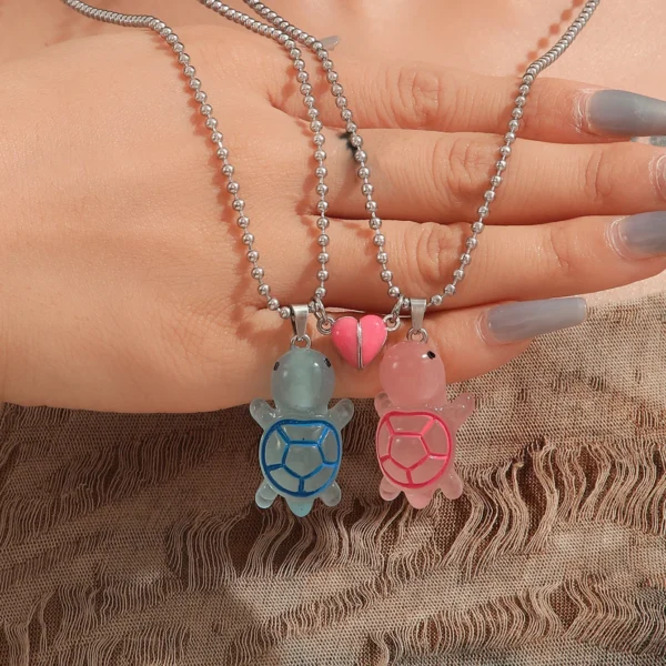 2 pieces/set Luminous pink peach heart glow-in-the-dark turtle couple necklace ladies fashion gift jewelry - Image 2