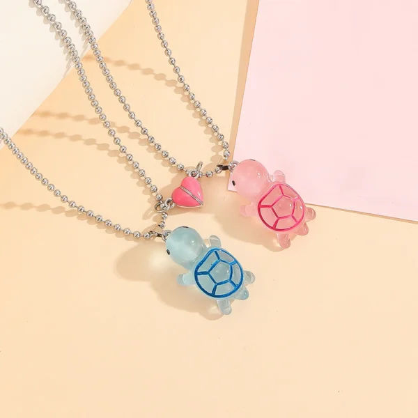 2 pieces/set Luminous pink peach heart glow-in-the-dark turtle couple necklace ladies fashion gift jewelry - Image 3